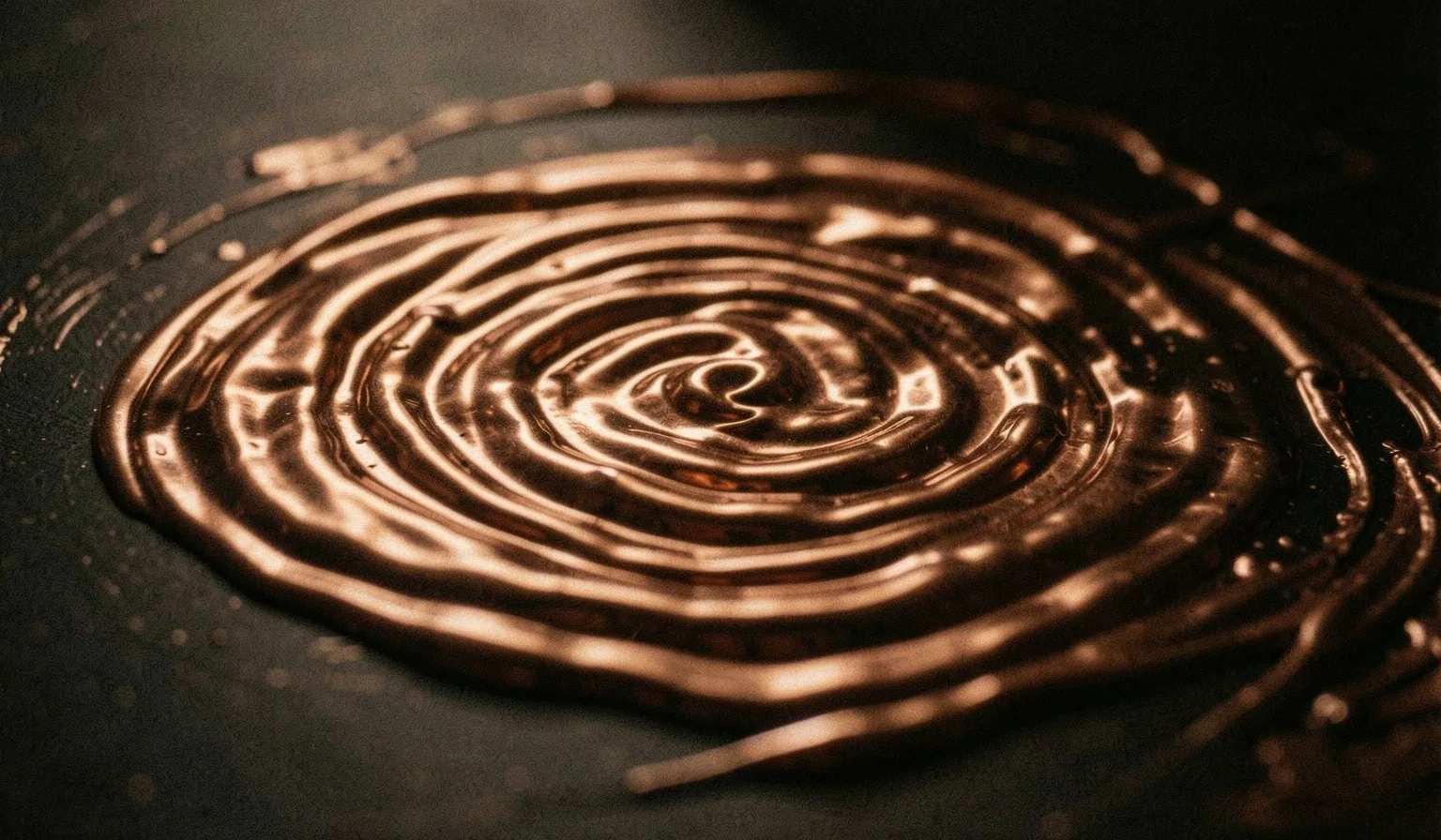 Textura de cobre fundido que representa la fluidez estratégica
